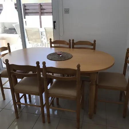 Vilă Nissi 28 *