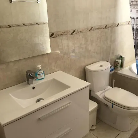 Vilă Nissi 28 *